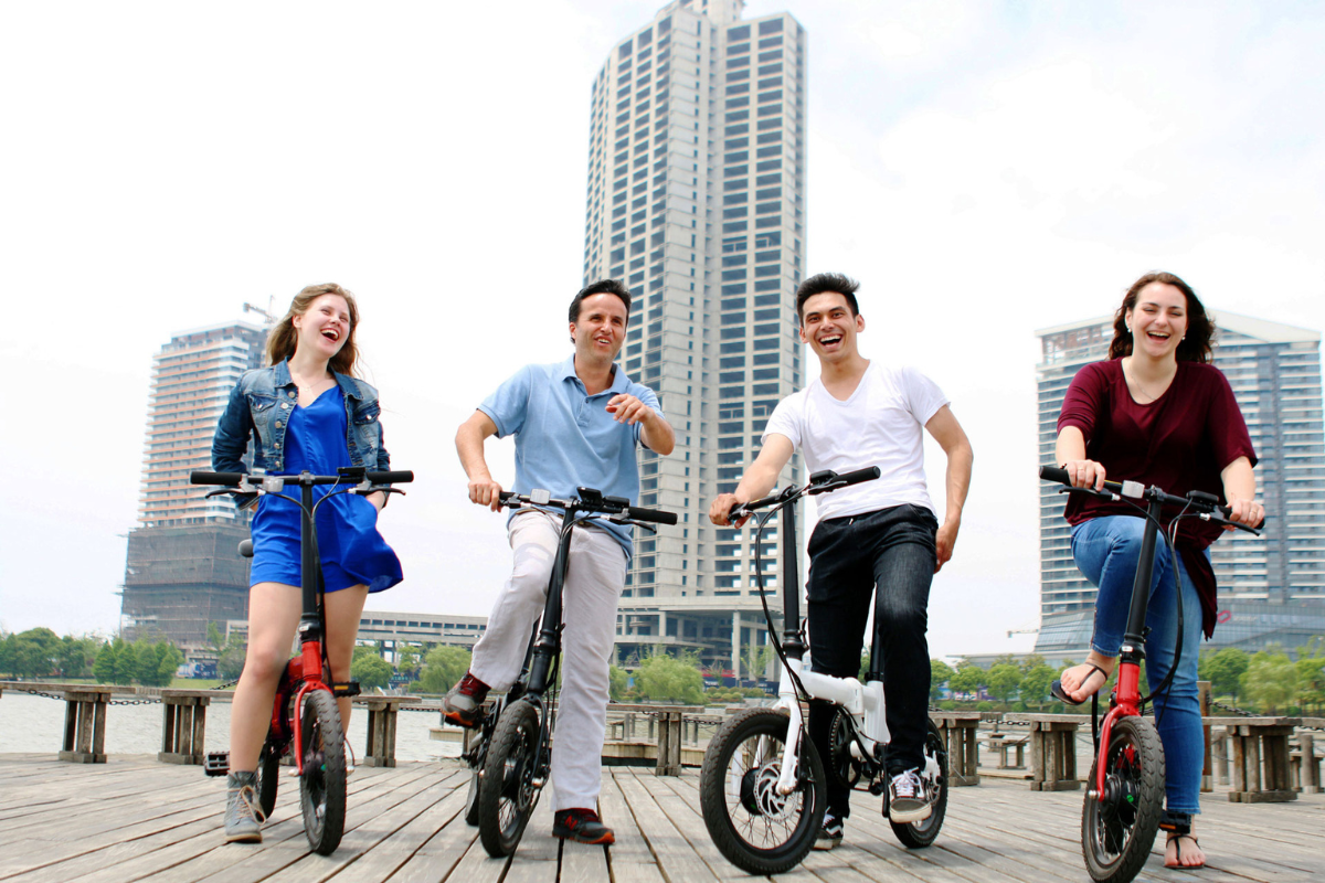 Leitner Aria in white with a group of young riders, lifestyle photo
