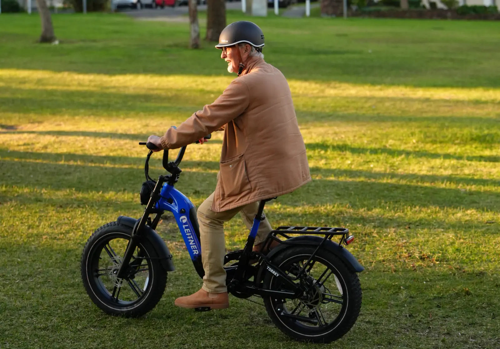 Rider on a blue Leitner Torrey, lifestyle photo